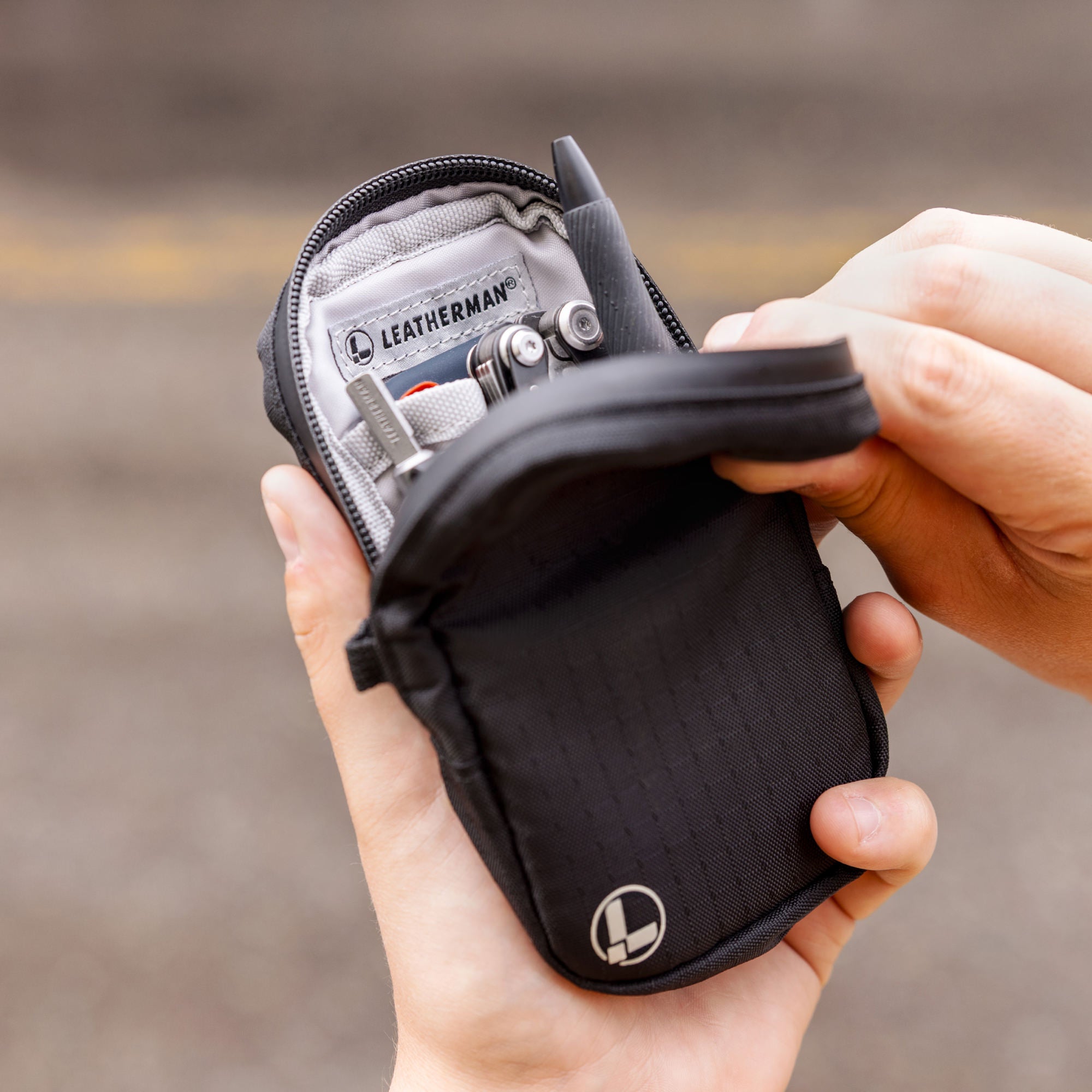 black_tool_pouch_update_03_20260428183557.jpg